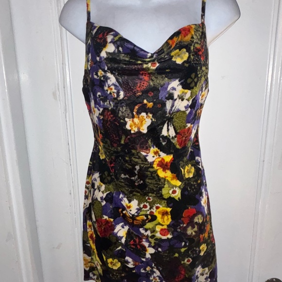 Urban Outfitters Mallory
Velvet Floral Cowl Neck Slip
Dress Size small - Picture 2 of 9